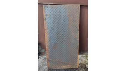 лист стальной рифленый чечевица 5 мм С245 купить в Томске