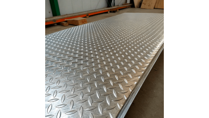 лист алюминиевый рифленый чечевица 1,5 мм АМг3 купить в Томске